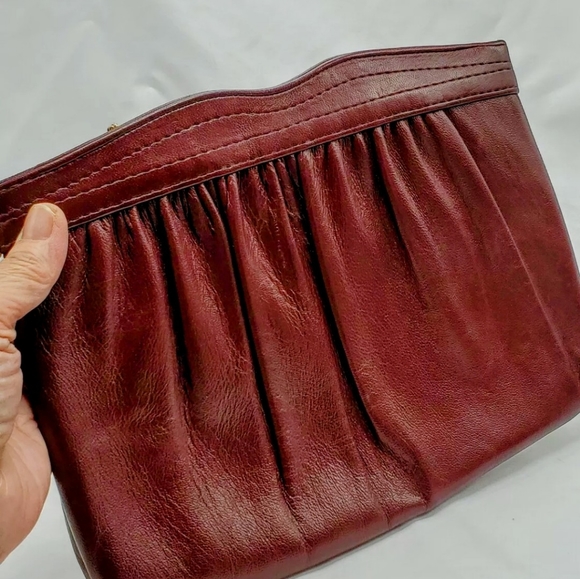 Vintage Ande' Burgandy Clutch Handbag Gold Chain S - Picture 2 of 5